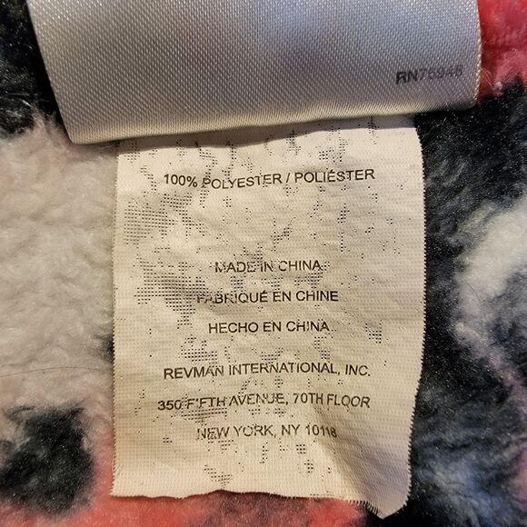 Love Betsey By Betsey Johnson Fleece Throw Black w/ Skulls 5'3" X 4'1" - Picture 6 of 6